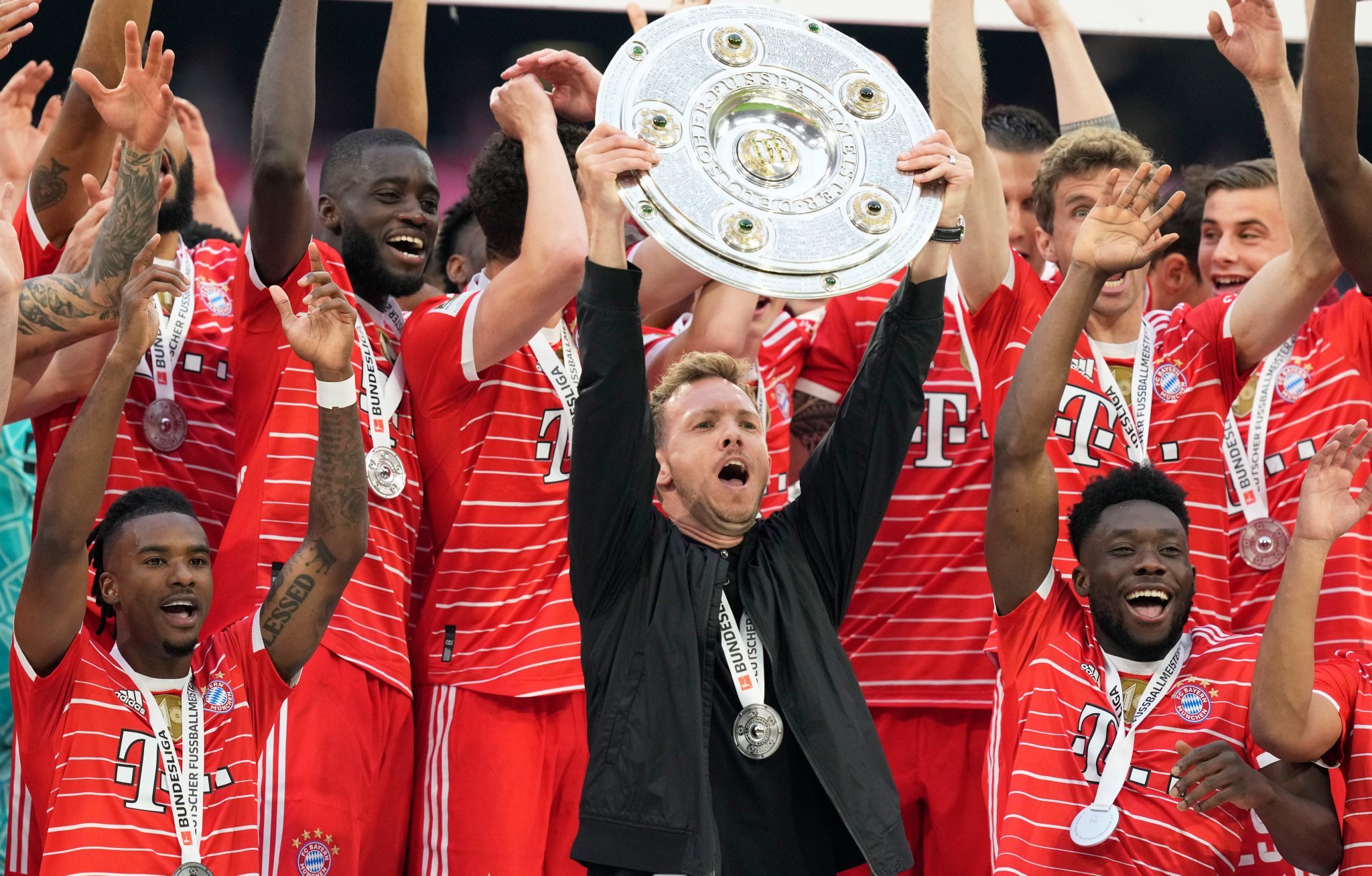 拜仁欧冠征途：火力全开，势不可挡